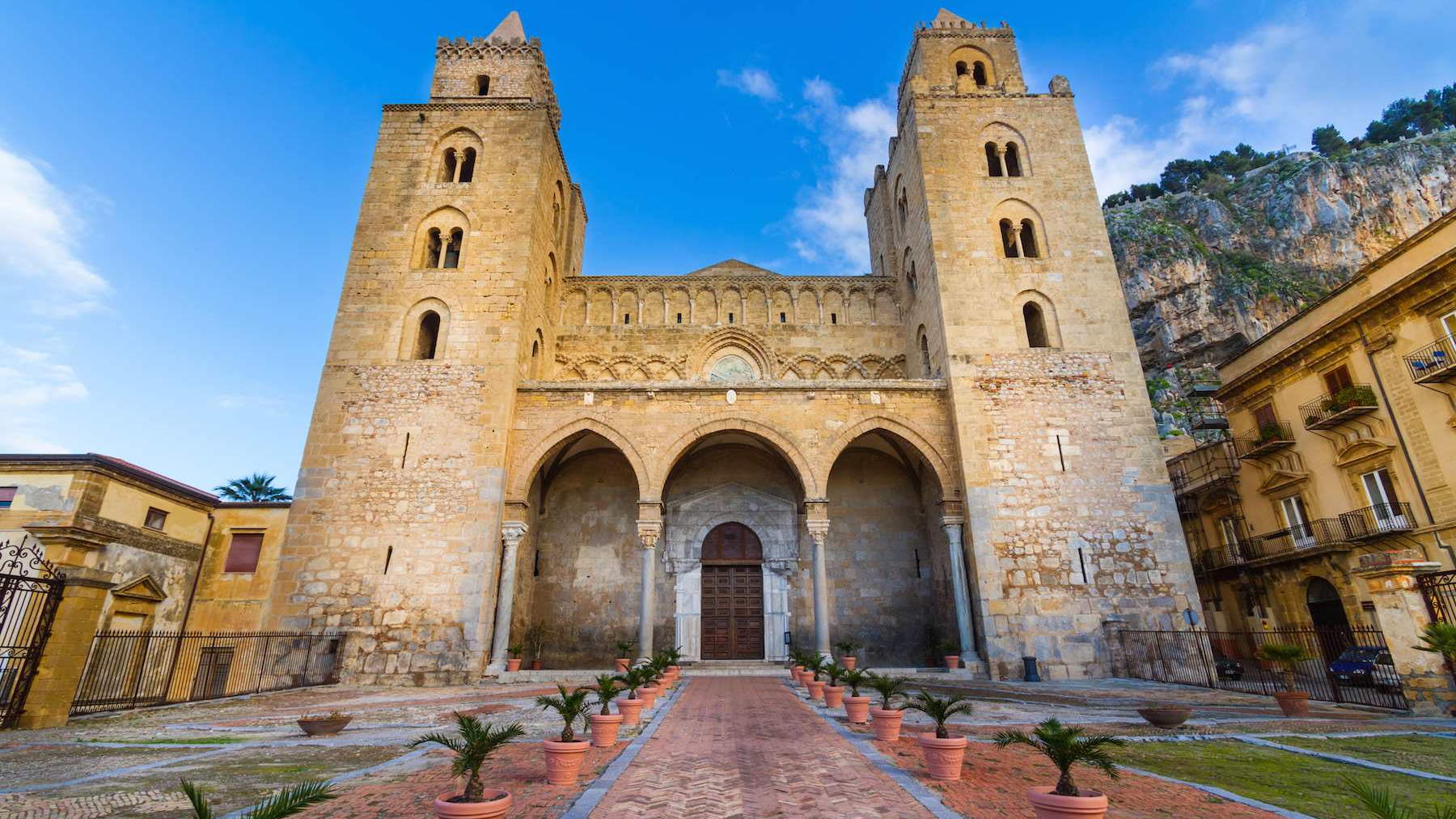 https://driverinsicily.com/public/img/fotoalbum/cefalu._cattedrale.jpg